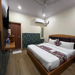 https://the-century-plaza-hotel.hotels-varanasi.com